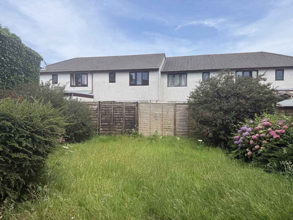 Lot: 91 - FIRST FLOOR ONE-BEDROOM FLAT WITH GARDEN AND PARKING - Garden